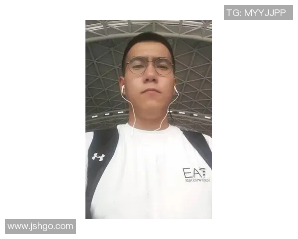 长相酷似的足球明星们究竟有多少个他们的相似之处让人惊叹不已